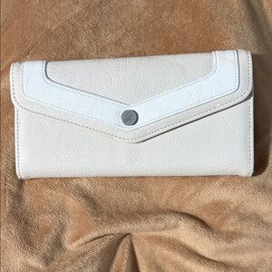 Grace Adele Cream Women's Wallet nwot tiny flaw‎